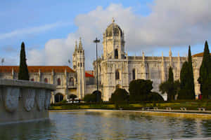 Mosteiro Dos Jeronimos Pond And Landscape Wallpaper