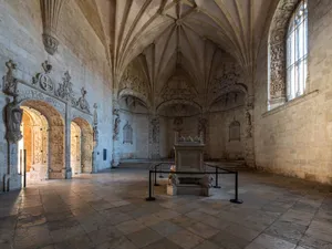 Mosteiro Dos Jeronimos Tomb Wallpaper