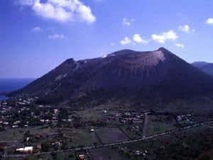 Mount Vesuvio Close Up Scenery Wallpaper