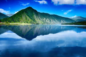 Mountain Reflection On A Majestic Lake Wallpaper