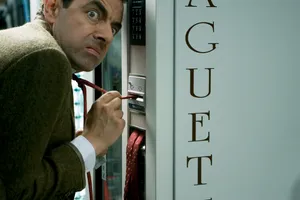 Mr Bean 4k Stuck Necktie Wallpaper