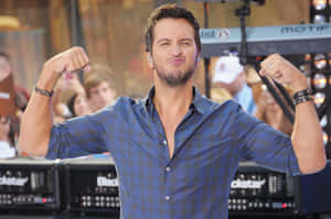 Music Star Luke Bryan Looks Ready To Put On An Amazing Show. Wallpaper