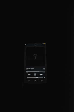 Music Streamingon Smartphonein Dark Wallpaper