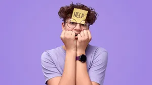 Myopic Person With Note Help On Forehead Wallpaper