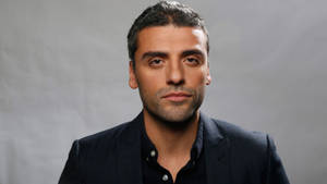 Mysterious Look - Oscar Isaac Wallpaper