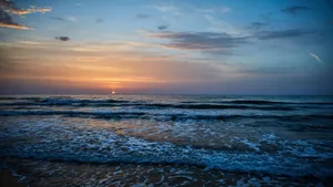 Mystifying 4k Ocean View With Vibrant Sunrise Wallpaper