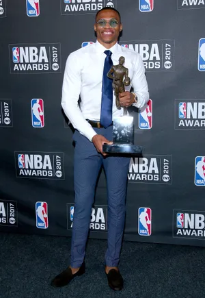 N B A Awards Winner Posing With Trophy2017 Wallpaper