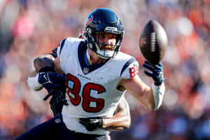 N F L Player Catching Football86 Wallpaper