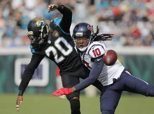 N F L Receiver Evasive Move Wallpaper