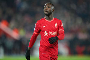 Naby Keita Wearing Black Gloves Wallpaper