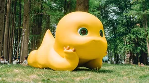 Nailoong Giant Outdoor Sculpture Wallpaper