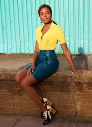 Naomie Harris Glows In An Elegant Gown Wallpaper