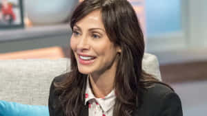 Natalie Imbruglia Smiling During Interview Wallpaper