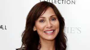 Natalie Imbruglia Smiling Event Appearance Wallpaper