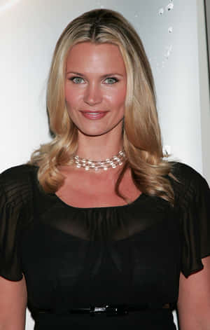 Natasha Henstridge Stunning And Glamorous Photoshoot Wallpaper