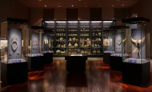 National Museumof Korea Artifact Exhibit Wallpaper