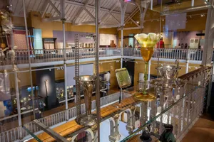 National Museumof Scotland Glassware Exhibit Wallpaper