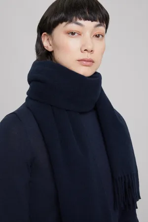 Navy Blue Scarf Model Wallpaper
