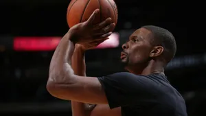 Nba Basketball Player Chris Bosh Side Angle Shot Wallpaper