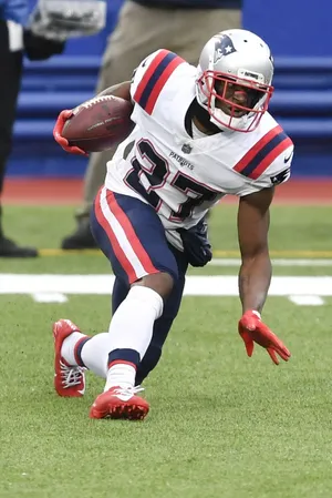 New England Patriots Cornerback Jc Jackson Against Buffalo Bills Wallpaper