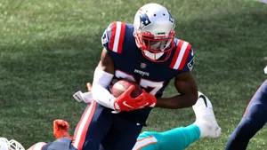 New England Patriots Cornerback Jc Jackson Against Miami Dolphins Wallpaper