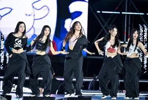 New Jeans Performance Stage Dance Wallpaper