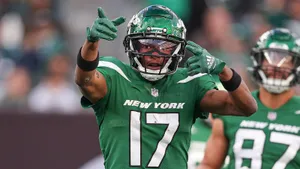 New York Football Player Celebration Wallpaper