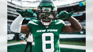 New York Jets Player Celebration Pose Wallpaper