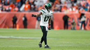 New York Jets Player On Field Wallpaper