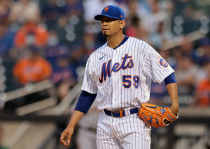 New York Mets Carlos Carrasco Walking Wallpaper