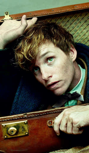 Newt_ Scamander_ Peeking_ From_ Suitcase Wallpaper