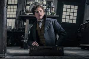 Newt Scamanderwith Magical Case Wallpaper