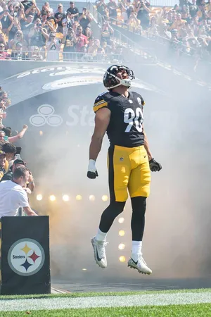 Nfl Star T.j. Watt Wallpaper