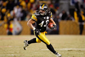 Nfl Star Troy Polamalu In Signature Pose Wallpaper