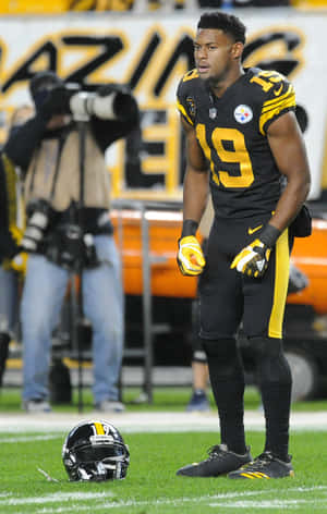 Nfl Wide Receiver Juju Smith Schuster Wallpaper