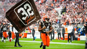 Nick Chubb Cleveland Browns Flag Celebration Wallpaper