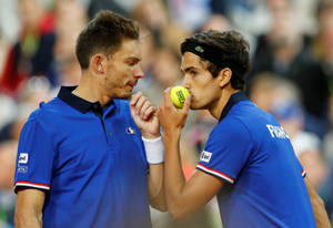 Nicolas Mahut Looking At Herbert Wallpaper