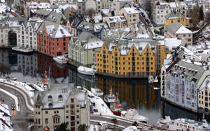 Norway Ålesund Coastal Houses Wallpaper