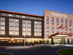 Novotel Vaughan Twilight Exterior Wallpaper