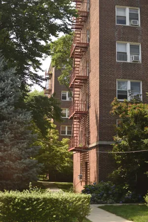 Nyc Classic Apartment Building Wallpaper