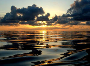 Ocean Water Aesthetic Sunset Reflection Wallpaper