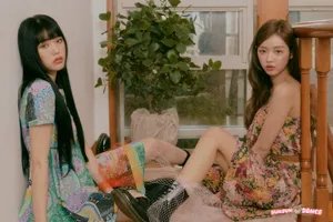 Oh My Girl Mimi And Yooa Wallpaper