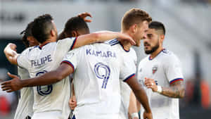 Ola Kamara Dc United Vs. Chicago Fire Hug Wallpaper