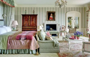 Old American House With A Chic Bedroom Wallpaper