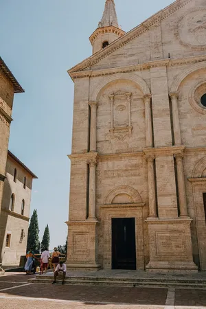 Old Renaissance Pienza Cathedral Portrait Wallpaper