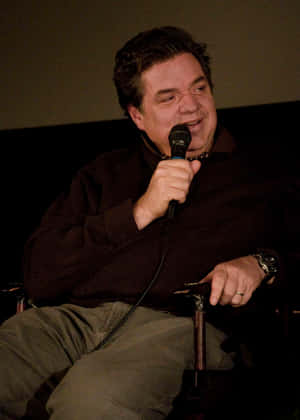 Oliver Platt, Portraying A Gripping Emotion Wallpaper