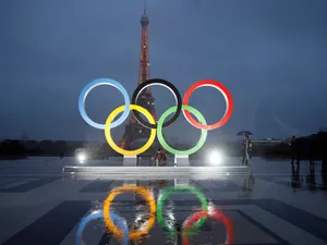 Olympic_ Rings_and_ Eiffel_ Tower_in_ Rain Wallpaper