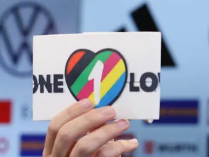 One Love Captain Armband Wallpaper