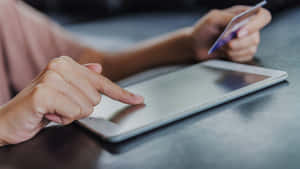 Online Shopping At Your Fingertips Wallpaper