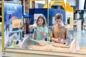 Ontario Science Centre Interactive Exhibit Wallpaper